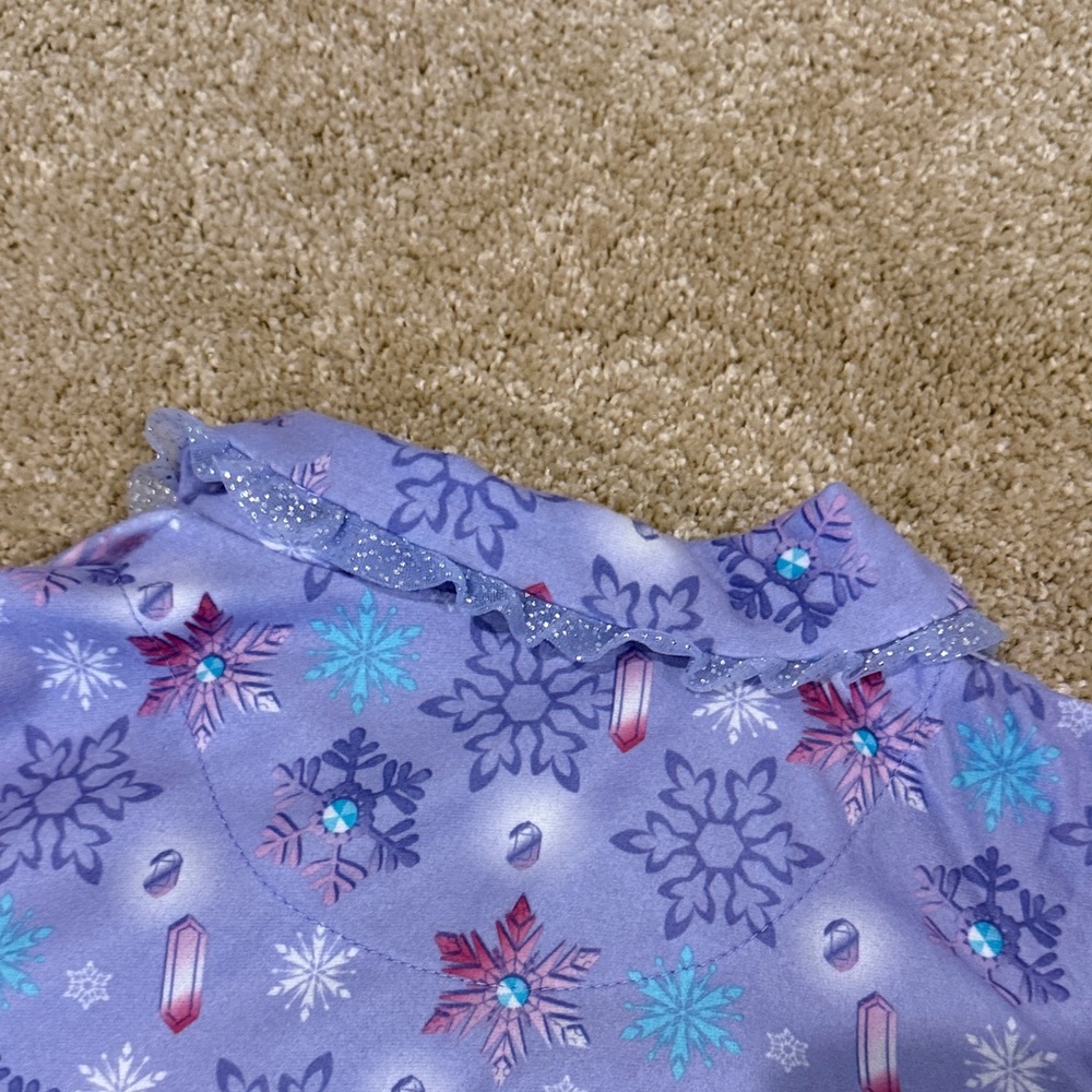 Frozen Kids Pajamas set. Purple. Hardly wore. Size 6. Collar with design. - Picture 14 of 15